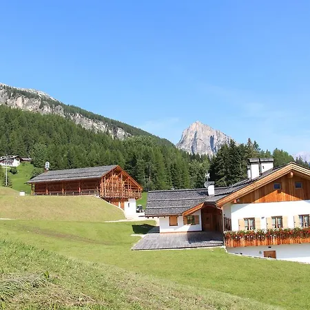 예게르하우스 아그리투리스모 코르티나 담페조